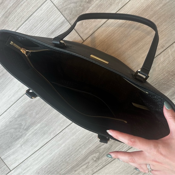 Kate Spade Classic Black small Dally Laurel tote shoulder bag EUC zip top - Picture 3 of 5